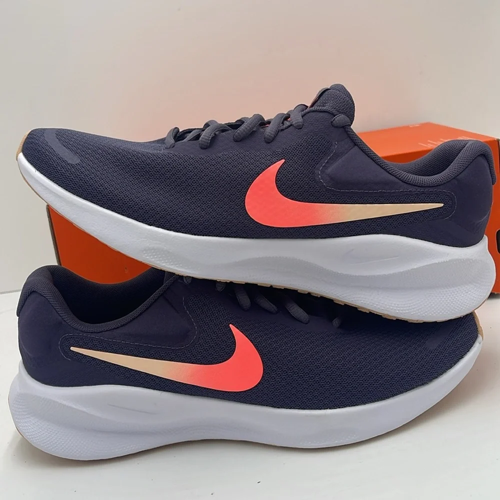 NIKE Men’s REVOLUTION 7
DK RAISIN/CRIMSON TINT-WHITE-HOT PUNCH
Style FB2208-500 - Picture 15 of 16